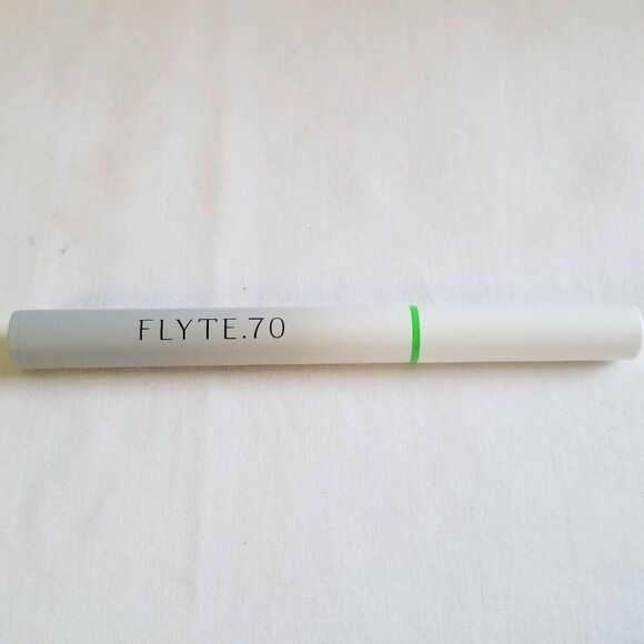 Flyte.70 - Chiseled.Lip Liner in Fame - Picture 8 of 9